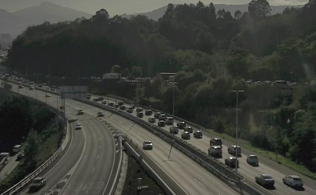 Un accidente múltiple en el puente de Rontegi colapsa el Txorierri y La Avanzada durante dos horas