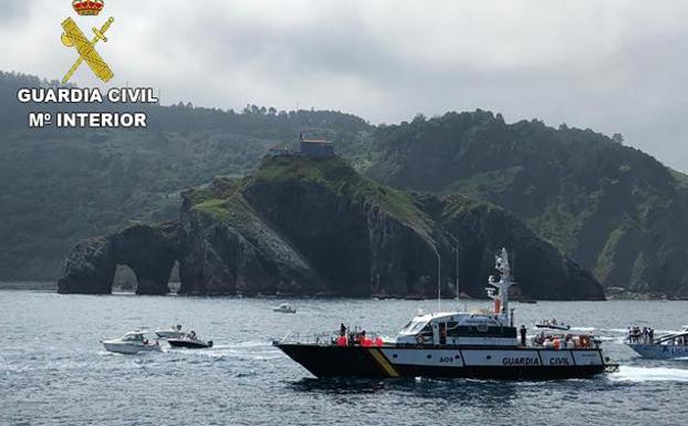 Hallan el cuerpo de un hombre en aguas de Gaztelugatxe