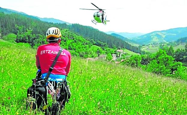 La Ertzaintza rescata a una mujer herida tras caerse en el monte Anboto