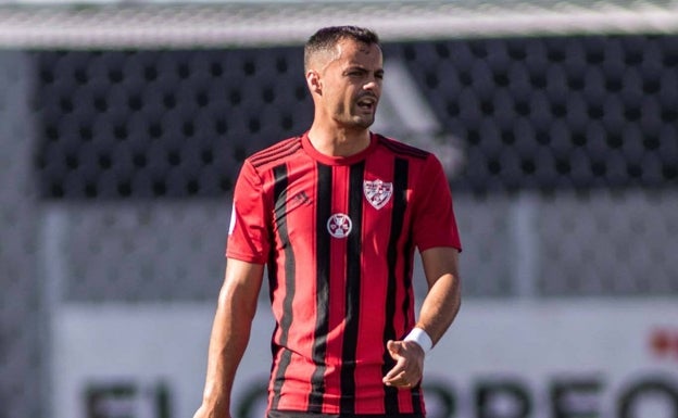 El Arenas mantiene su segundo puesto con su victoria ante el Izarra