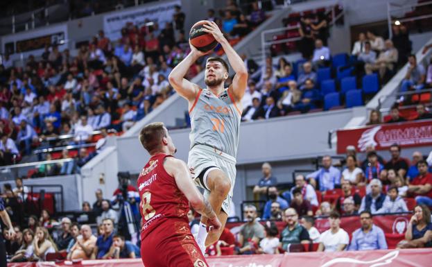 Giedraitis vuelve a destacar en el uno a uno del Baskonia en Zaragoza