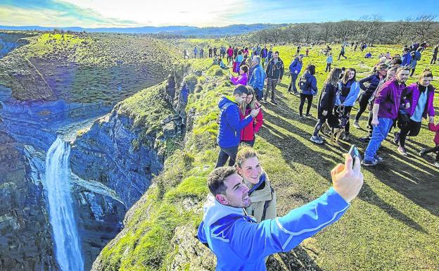 El Salto del Nervión se convierte en un reto para barranquistas de toda España