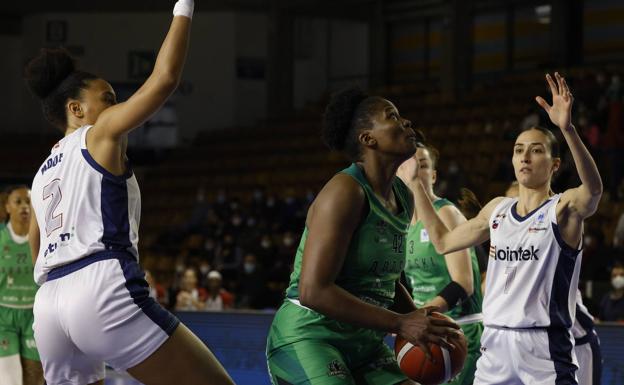 Mendizorroza recibe el primer derbi vasco femenino