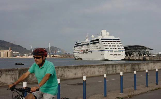 Bilbao saluda ya a su primer crucero transatlántico