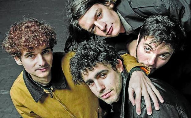 «'Cuatro chavales' tiene temas para reír o llorar, pero en un concierto la gente se divierte»