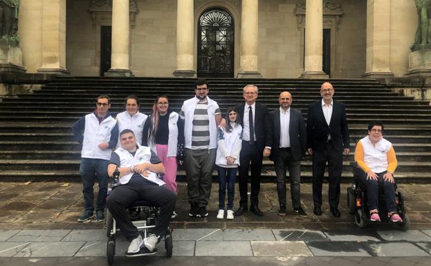 Jóvenes con discapacidad animarán a reciclar a escolares de diez centros de Álava