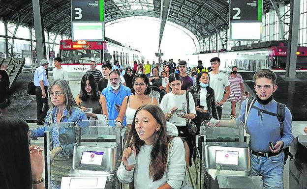 El Gobierno central da luz verde al traspaso del servicio ferroviario de Cercanías a Euskadi
