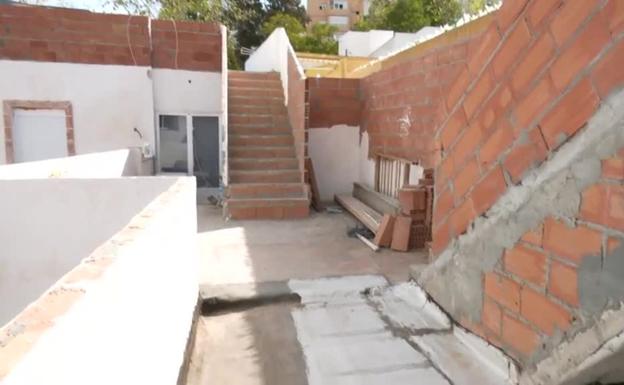 Le ocupan la casa, la reforman y la hacen tres veces más grande