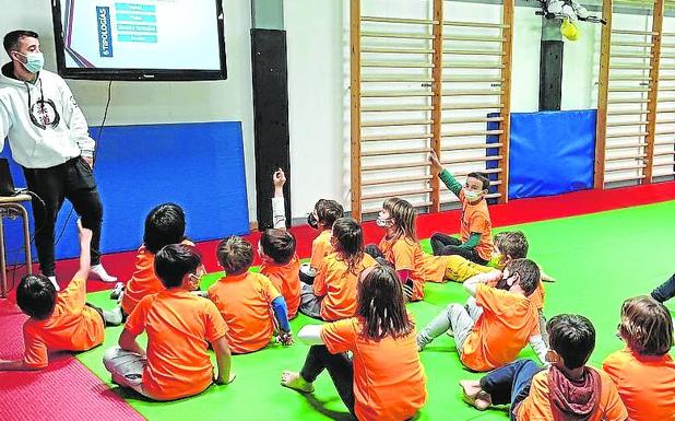 Judo Sonkei organiza talleres contra el 'bulling' en Ermua