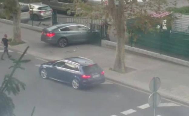 Embestidas con un coche, palos, puñetazos... Así fue la pelea con dos detenidos el sábado en Algorta