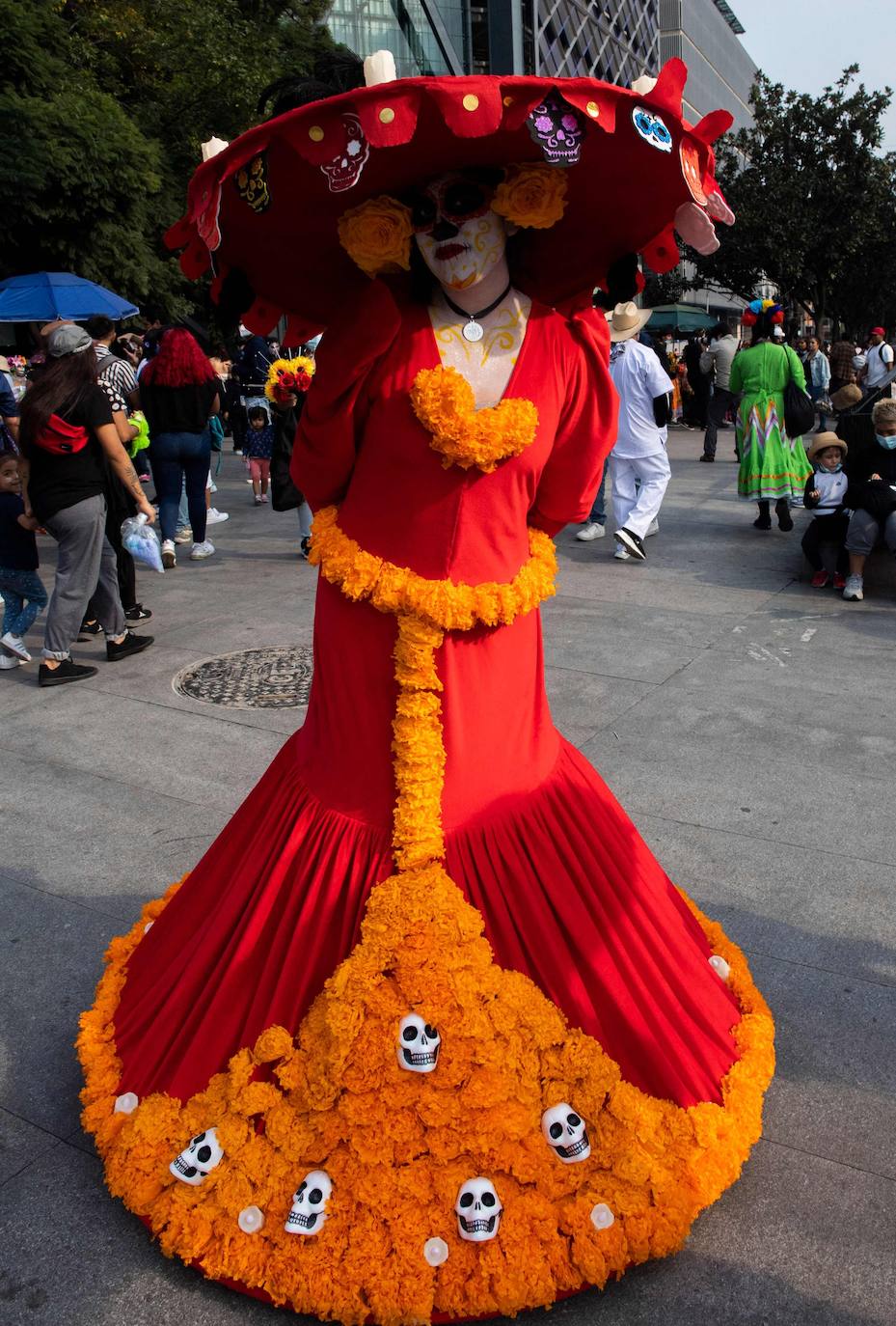 Las catrinas toman la Ciudad de México como preámbulo al Día de Muertos