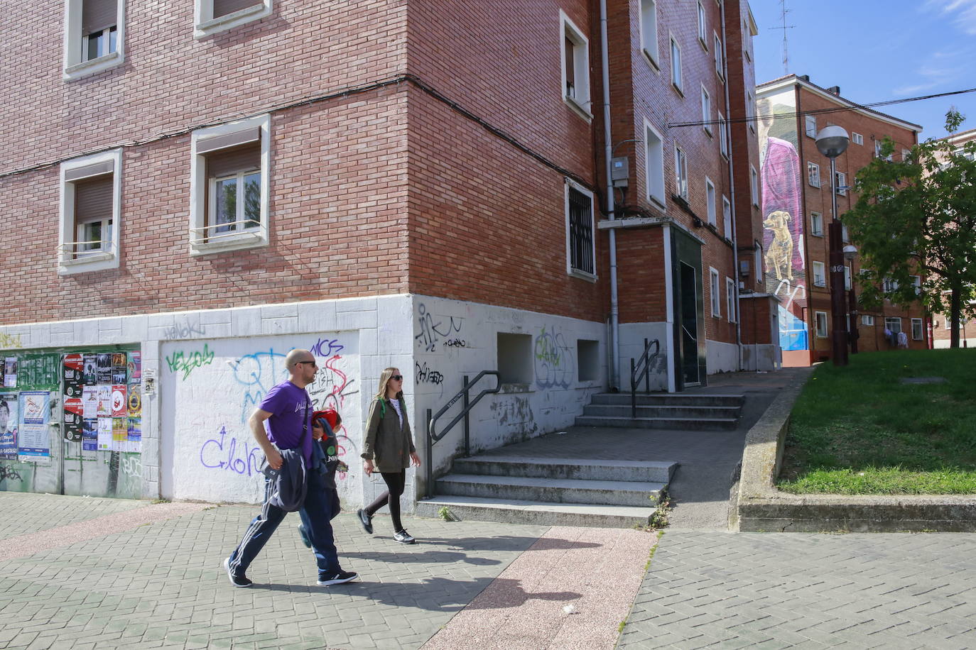 Ariznabarra denuncia que una operadora móvil se ha apoderado de sus fachadas