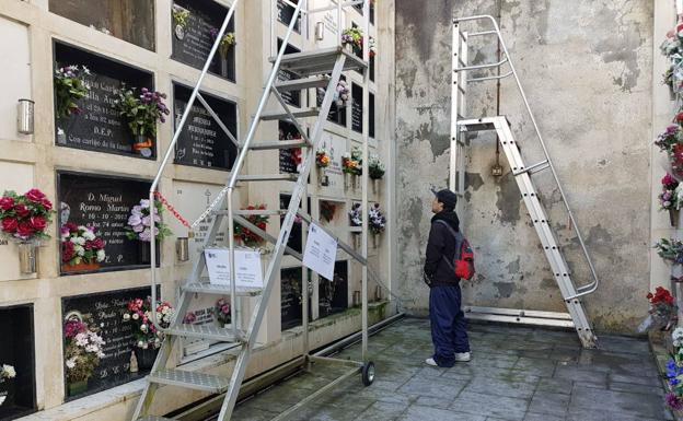 Llodio colocará las flores en los nichos del cementerio hasta el día 1