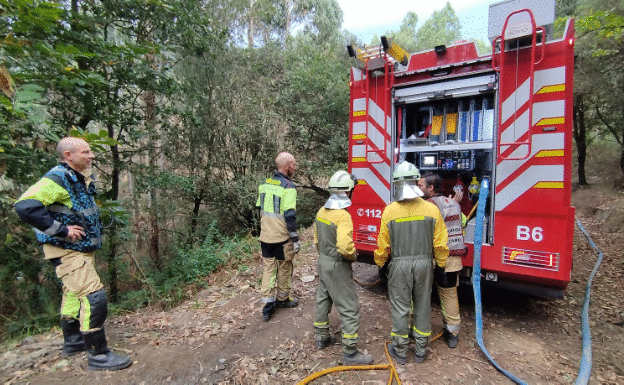 Extinguido el incendio de Balmaseda, aunque se mantiene un retén de guardia