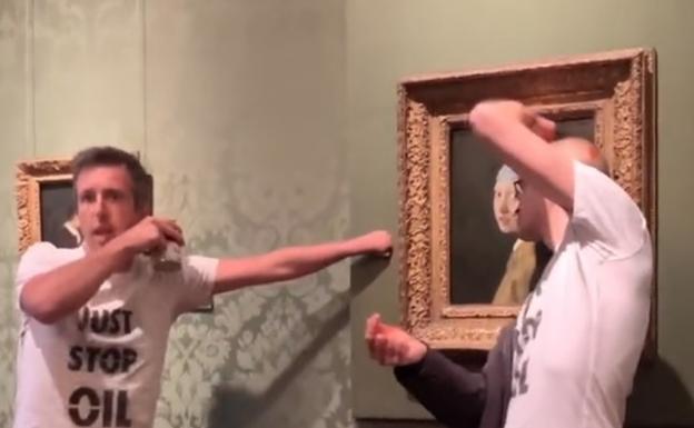 Nuevo ataque de activistas contra una obra de arte: echan tomate junto al famoso cuadro 'La joven de la perla'