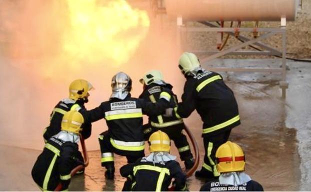 Cuatro niños hospitalizados en Albacete al incendiarse un bloque con okupas