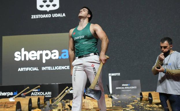 Superbowl estiloko ikuskizuna aizkolariekin