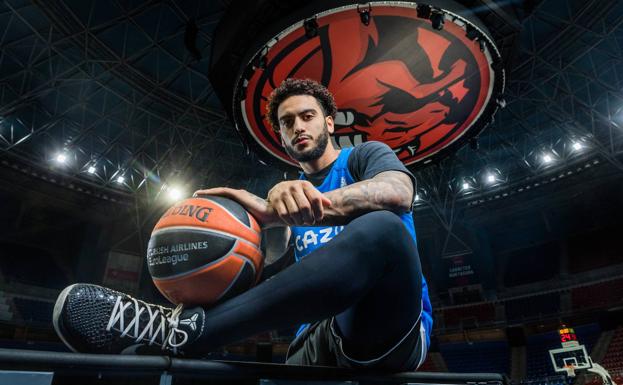 «Me gusta rezar y leer la Biblia en el vestuario antes de los partidos»