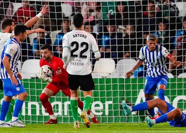 El Alavés se agarra al flotador