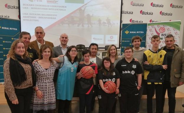 Comienza en Bizkaia una novedosa liga de baloncesto adaptado