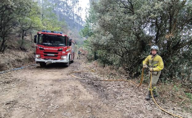 La organización de las putxeras de Balmaseda reconoce la labor de Bomberos Bizkaia durante el incendio forestal