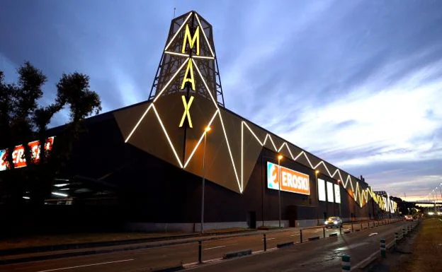 El centro comercial Max Center de Barakaldo completa su reforma