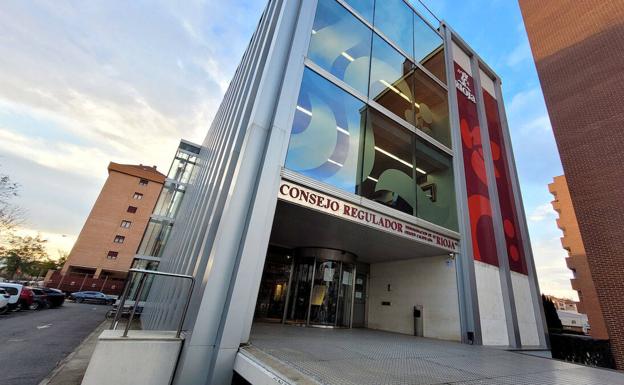 El PNV buzonea un folleto en el que defiende un Consejo Regulador propio dentro de Rioja