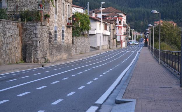 Quejas en Llodio por la «confusión» que generan los nuevos carriles bici