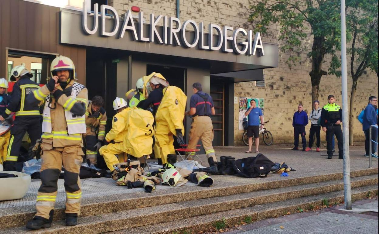 Una veintena de atendidos por una fuga de cloro en el Polideportivo de Hernani