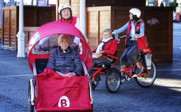 Personas mayores con problemas de movilidad podrán visitar Bilbao en bicis especiales