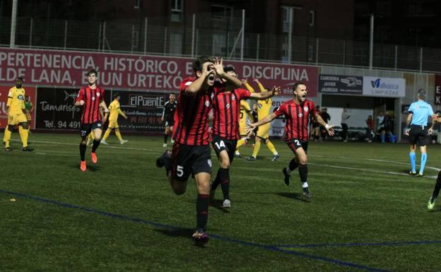 Un cabezazo de Gomeza sella el pase del Arenas en Copa a costa de un Lugo sin ideas