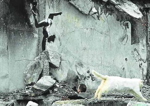 Banksy deja huella en la ciudad ucraniana de Borodyanka