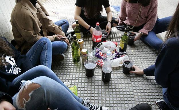 Más drogas ilegales entre los chicos y más borracheras entre las chicas