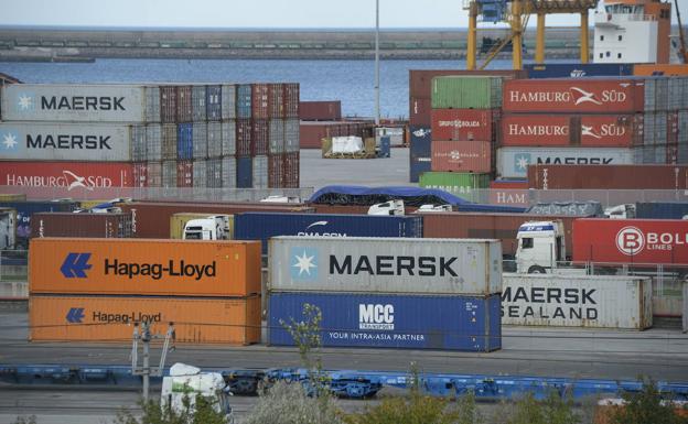 Euskadi sale del déficit comercial y vuelve a exportar más de lo que importa