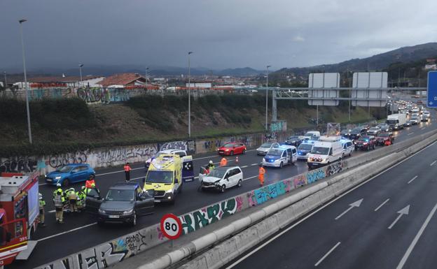 Cinco heridos en las carreteras vizcaínas en una tarde con varios accidentes