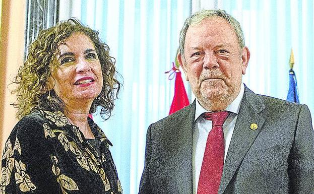 María Jesús Montero and Pedro Azpiazu, in the recent agreement of the Quota. 