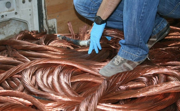 Se hace pasar por trabajador de una empresa para robar cobre en Mungia