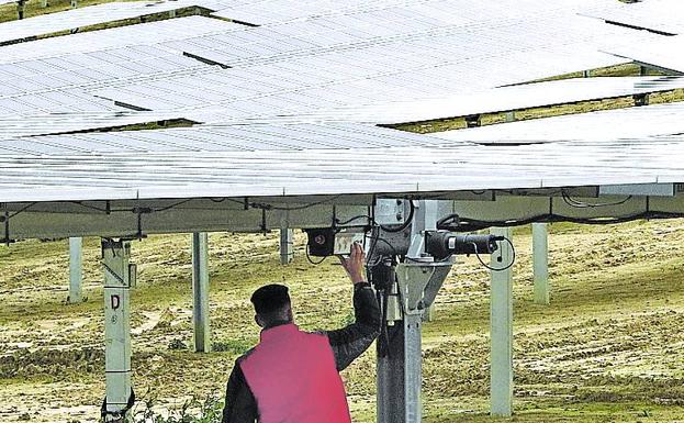 Aparcamientos seguros de bicis, placas solares, depuradoras y plantas de compostaje