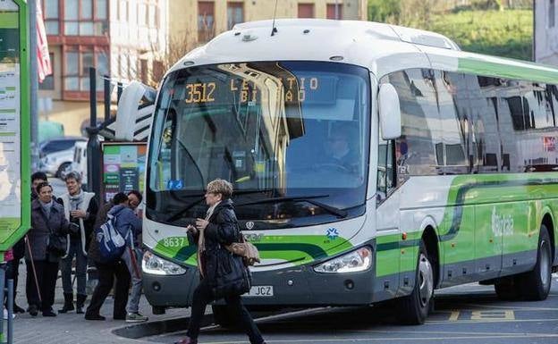El PSE abre una grieta en su pacto con el PNV al forzarle a mantener los descuentos en Bizkaibus