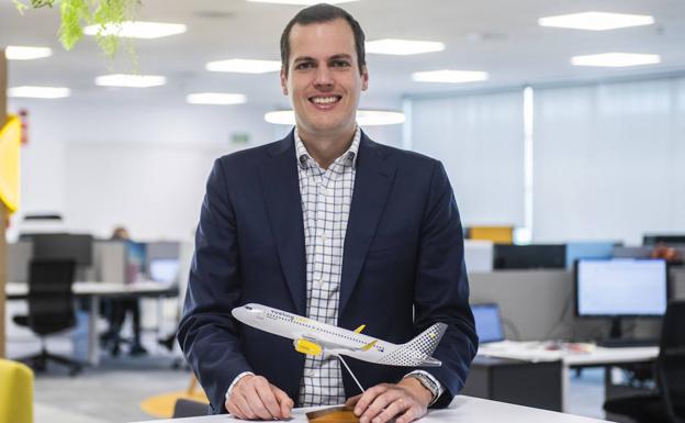 «Bizkaia es un destino atractivo por su empuje económico y cultural», dice el director de Rutas de Vueling