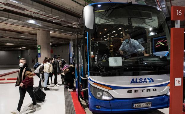 Los viajes en bus a Santander o Madrid serán gratis para usuarios habituales