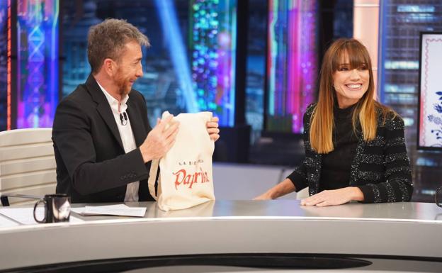 La cantante bilbaína 'La Bien Querida' desvela en 'El Hormiguero' el lío el lío que le hizo un brasileño en Tinder