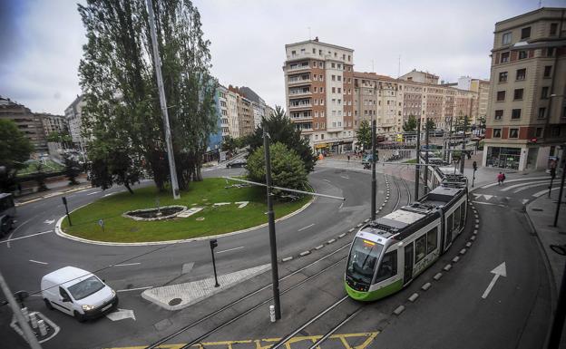 El Gobierno vasco insiste a Urtaran que concrete su trazado del tranvía a Zabalgana