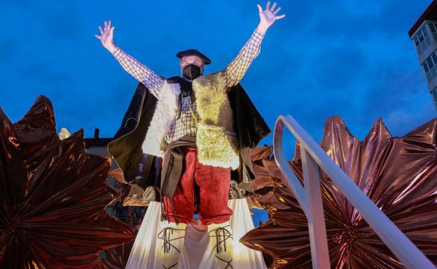 Olentzero y Mari Domingi saludarán a los vitorianos desde la balconada de San Miguel por primera vez en la historia