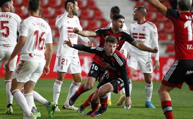 El Mirandés recibe un gol menos por partido con el sistema de tres centrales