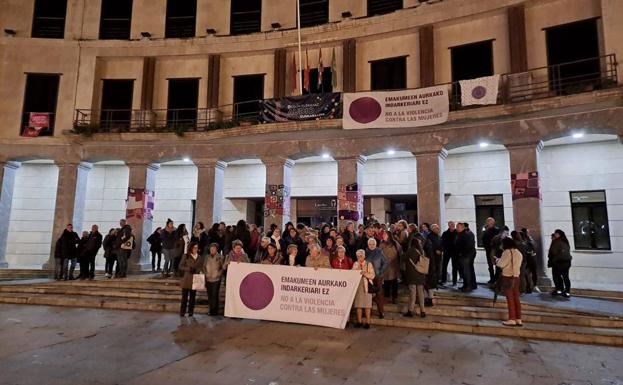 Los pueblos de Álava se tiñen de morado durante las concentraciones contra la violencia machista