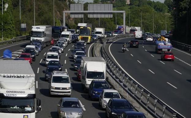 Retenciones en los accesos al Txorierri desde La Avanzada y Rontegi por un accidente múltiple a la altura de Sondika