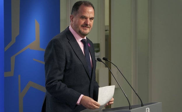 Iturgaiz acusa al PNV de ser «el flotador» de Sánchez