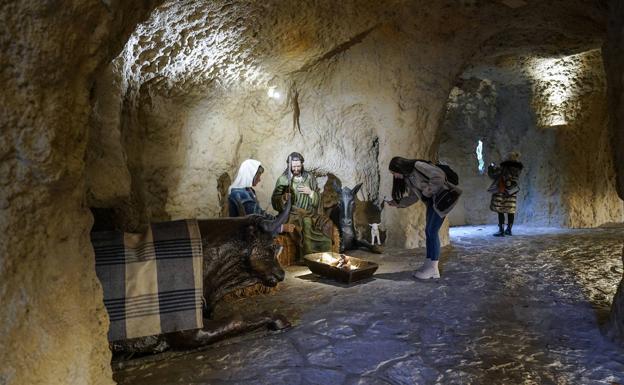 Así luce la renovada gruta del Belén de La Florida de Vitoria