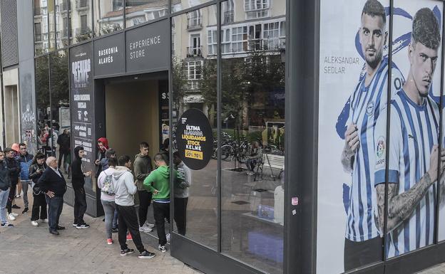 El Alavés pone a la venta las entradas para Granada y Tenerife